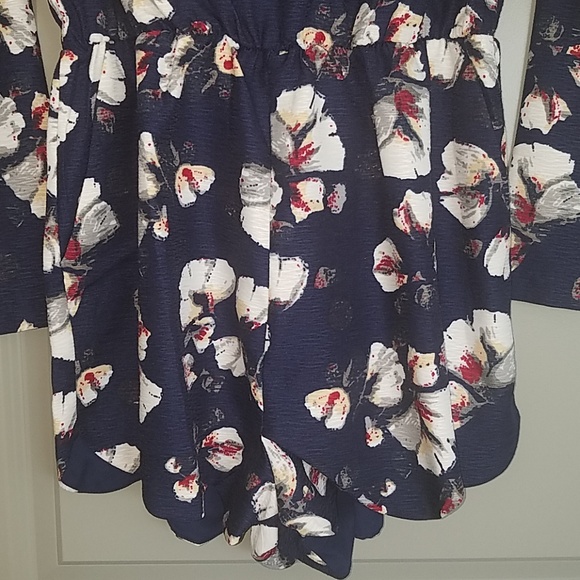 Wyatt Collection Romper - Picture 5 of 6